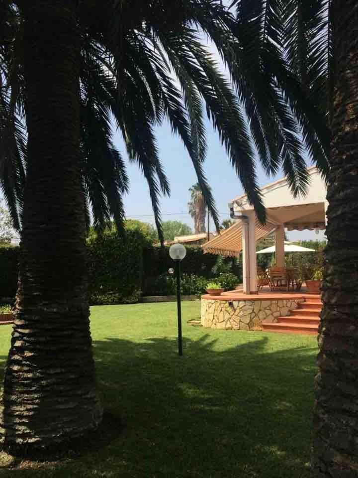 Le Tre Palme Fontane Bianche Exterior foto
